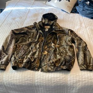 Realtree Hardwoods Mens Hunting Coat.